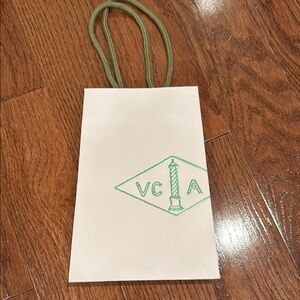 Van cleef White Gift Bag with Green Handles and Logo 6x5